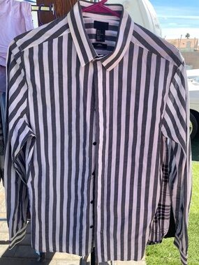 H&M Men's Vertical Black and White Stripe Button-Down Shirt